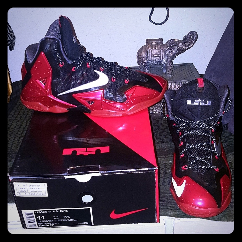 CLEARANCE PRICED!!! Nike ® LeBron XI "Away" sz. 11